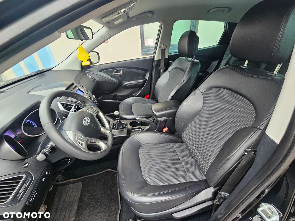 Hyundai ix35 1.7 CRDi 2WD blue Finale Gold - 25