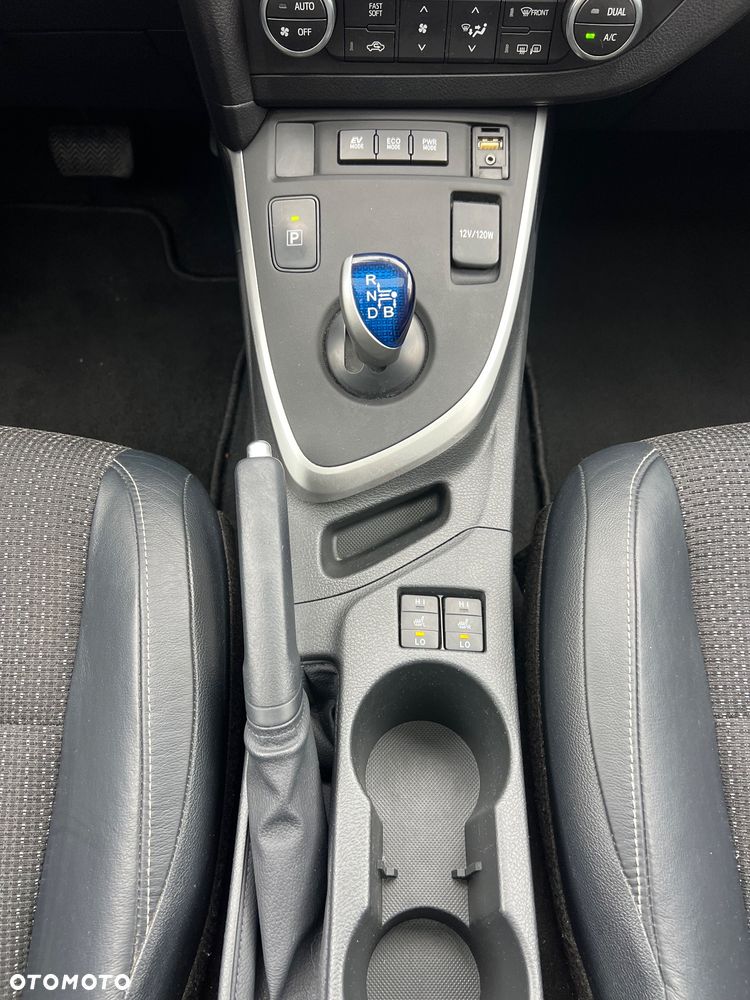 Toyota Auris 1.8 HSD Luna - 29