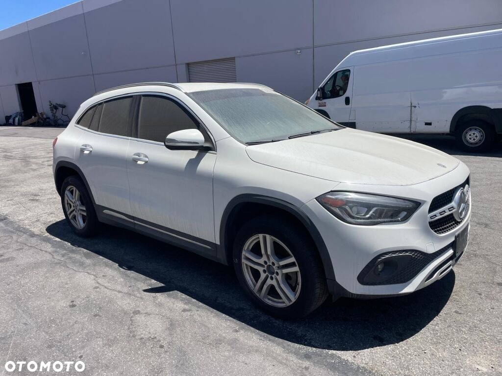 Mercedes-Benz GLA 250 8G-DCT - 13