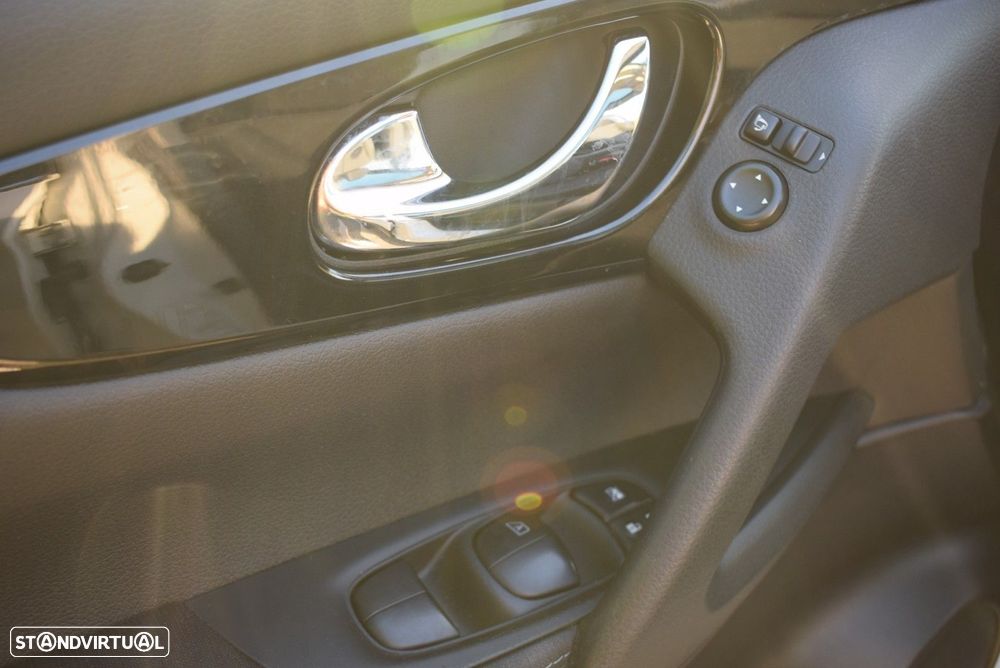 Nissan Qashqai 1.5 dCi N-Connecta J18+Led - 41