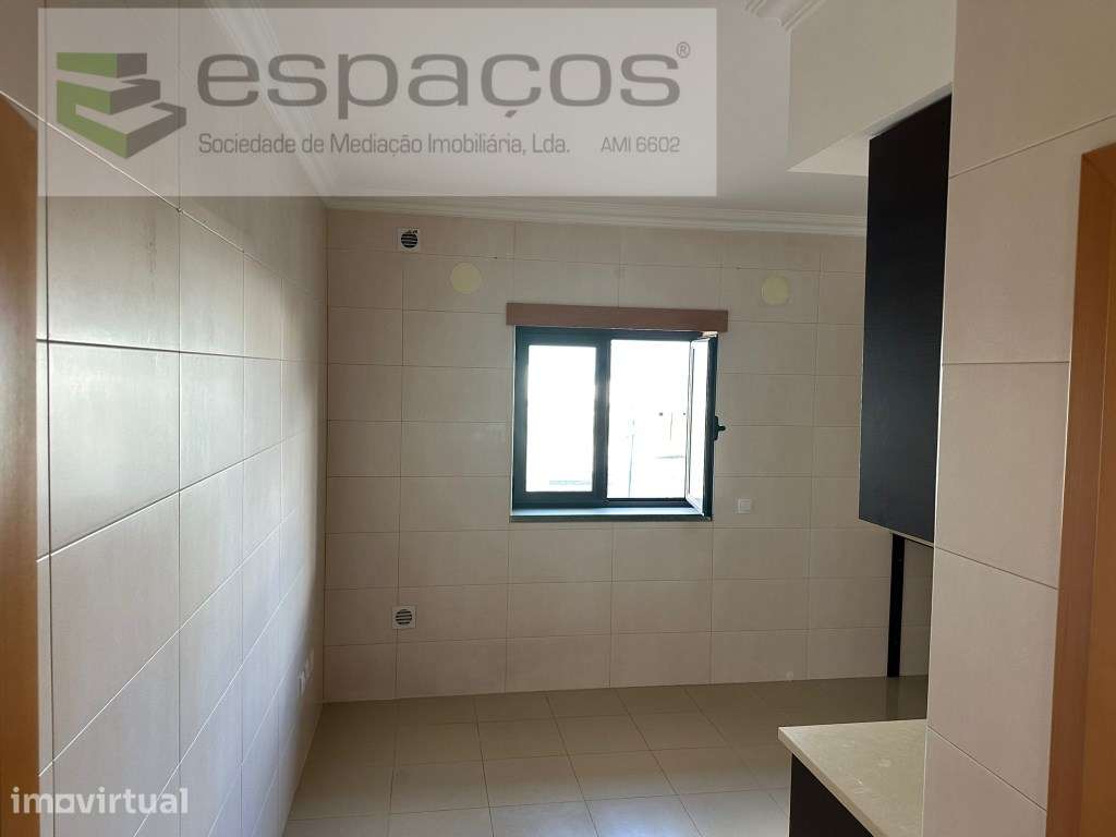Apartamento T2 com parqueamento - Grande imagem: 2/14