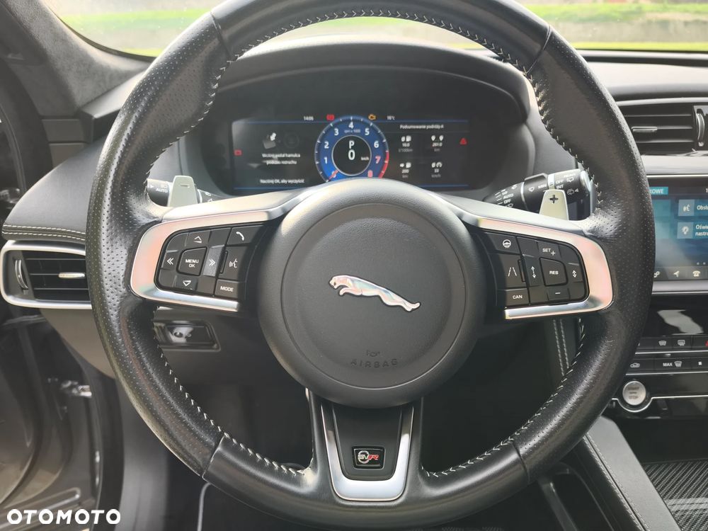 Jaguar F-Pace AWD SVR - 9