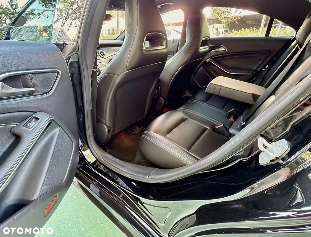 Mercedes-Benz CLA 250 4Matic 7G-DCT UrbanStyle Edition - 9