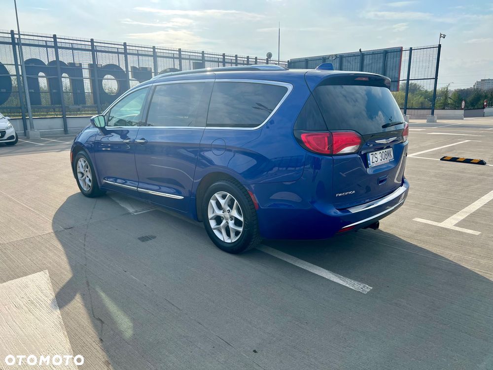 Chrysler Pacifica - 7