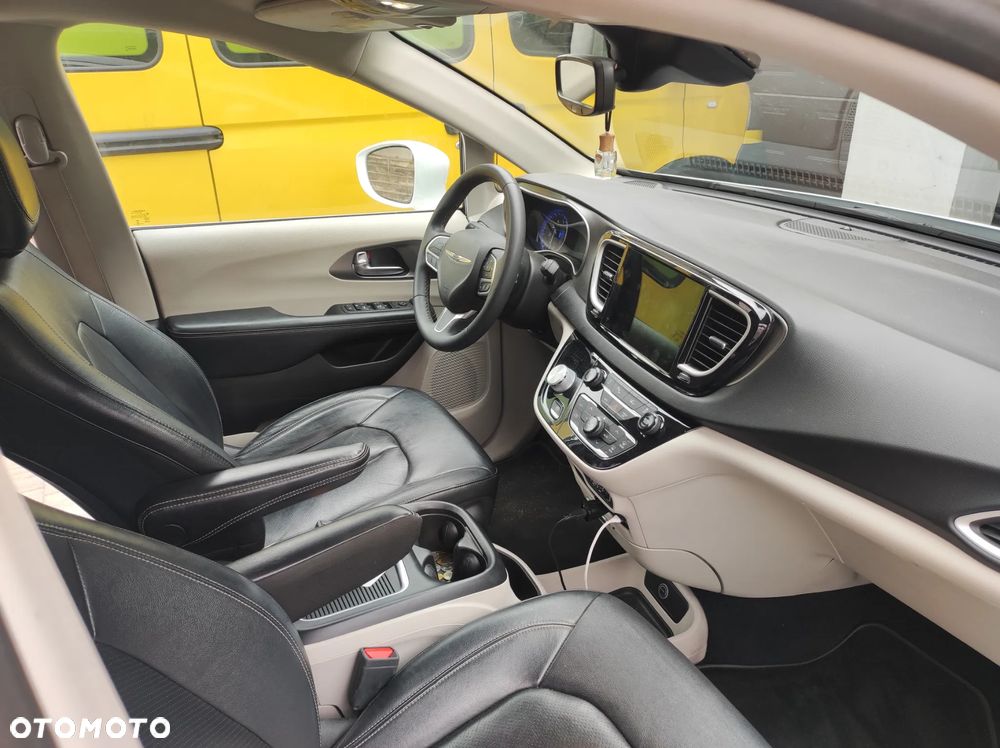 Chrysler Pacifica - 12