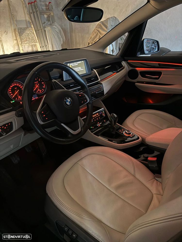 BMW 218 Active Tourer d Luxury Line - 17