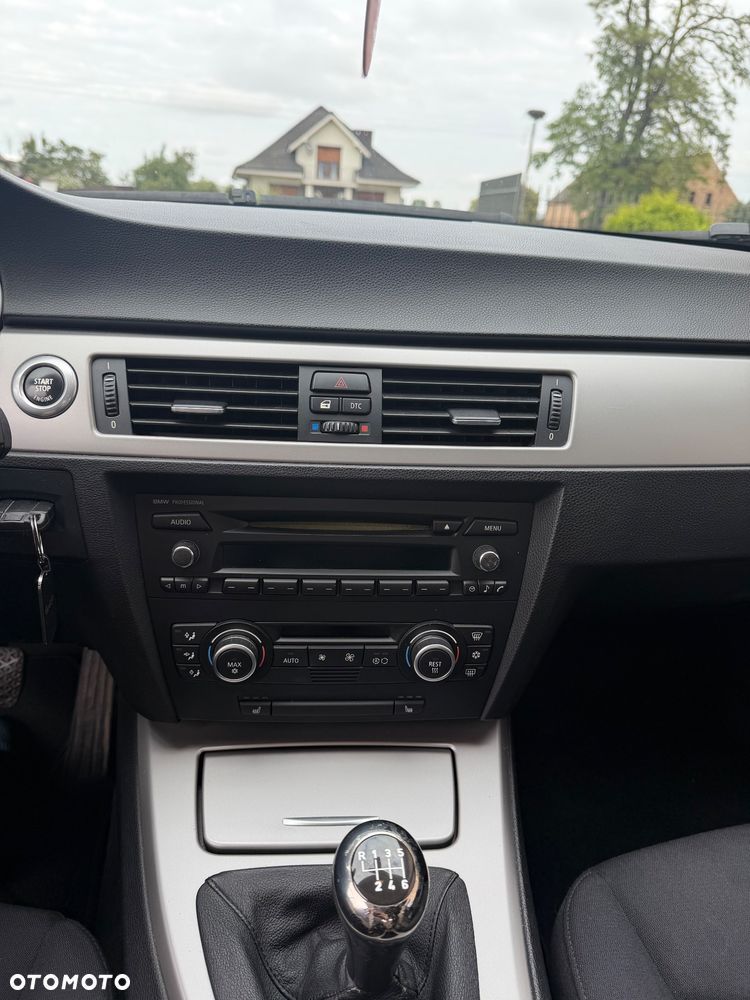 BMW Seria 3 318d - 12