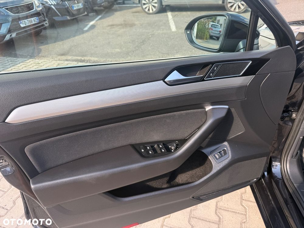 Volkswagen Passat 1.6 TDI SCR DSG Comfortline - 19