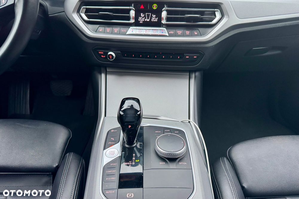 BMW Seria 3 330i Sport Line - 21