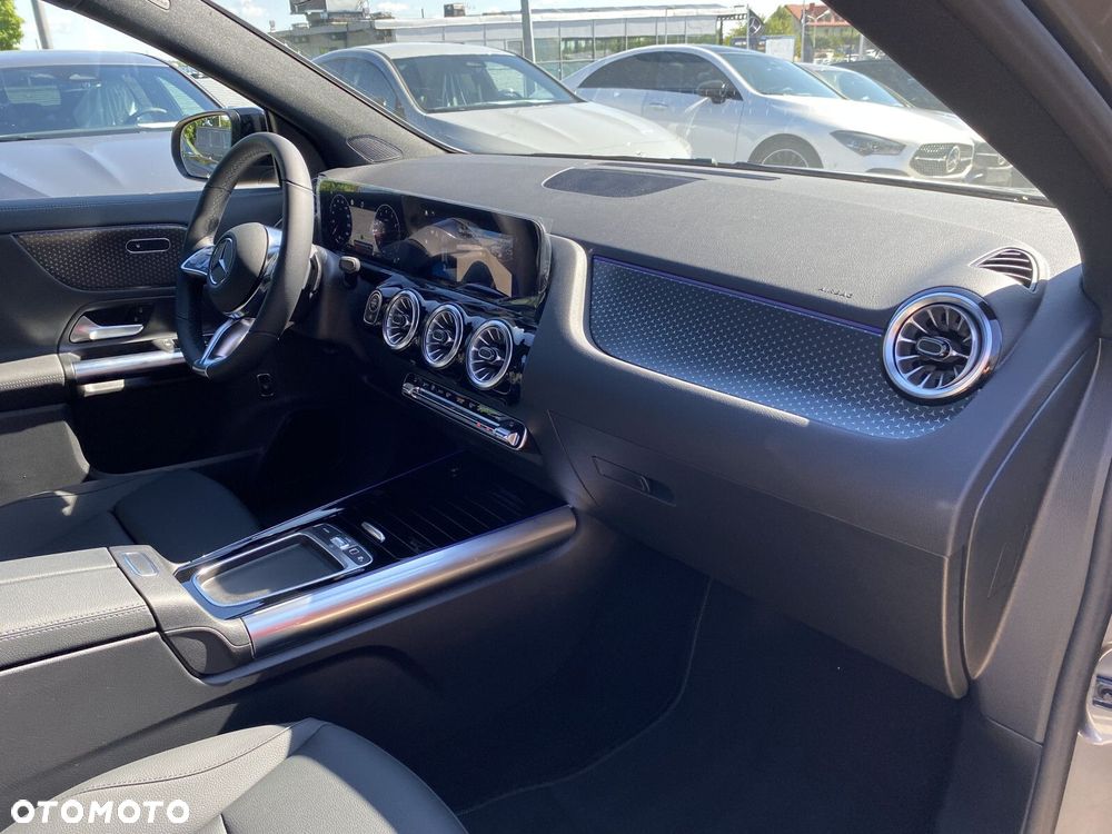 Mercedes-Benz GLA - 22