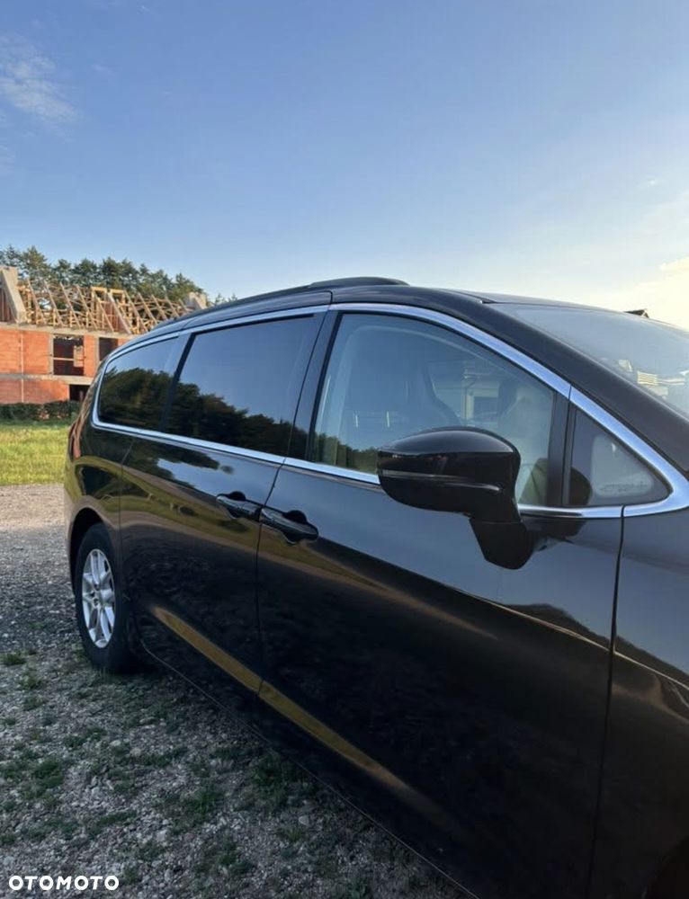 Chrysler Pacifica - 2