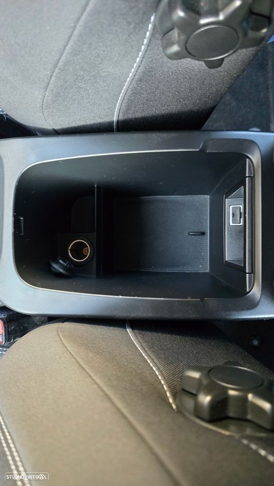 Volvo V40 1.6 D2 Momentum Powershift Eco - 31