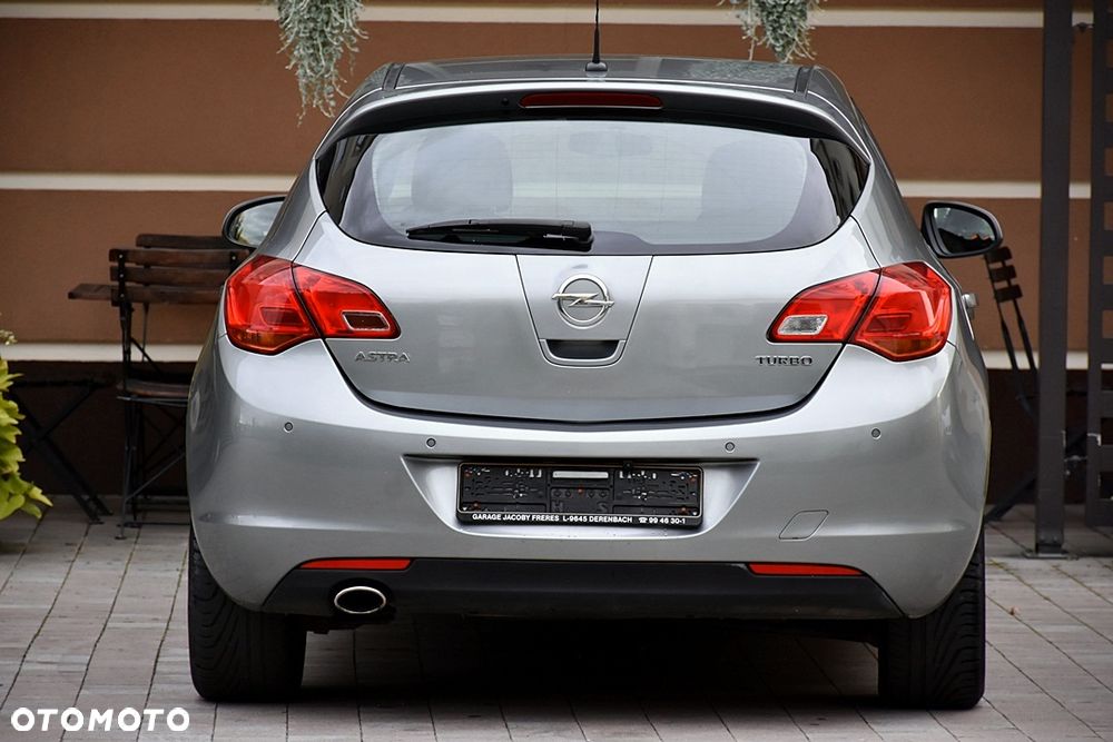 Opel Astra 1.6 Turbo Color Edition - 16