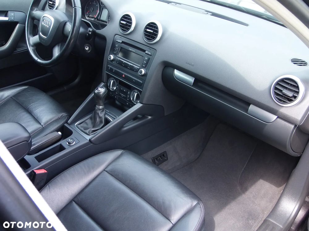 Audi A3 Sportback 1.6 TDI DPF Attraction - 9