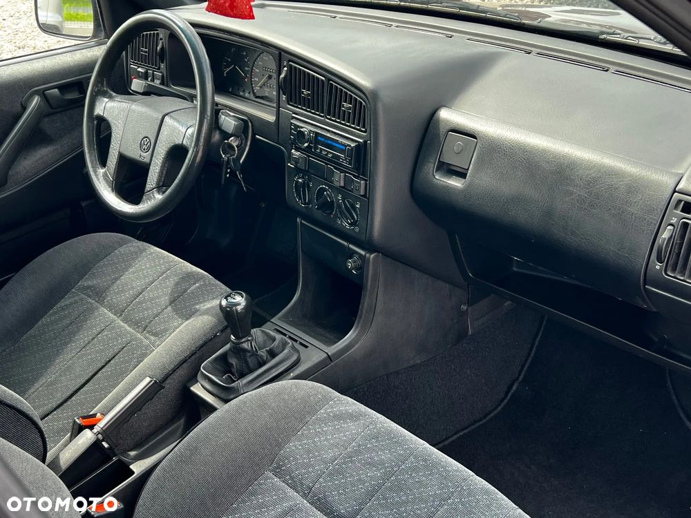 Volkswagen Passat Variant 1.8 GL - 15