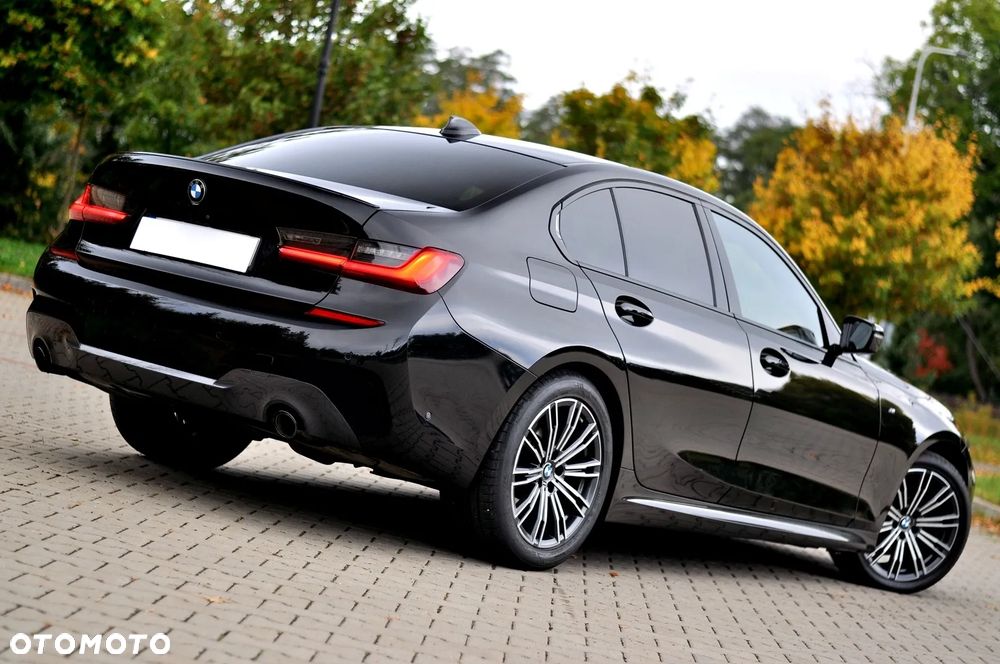 BMW Seria 3 318d M Sport Shadow - 13