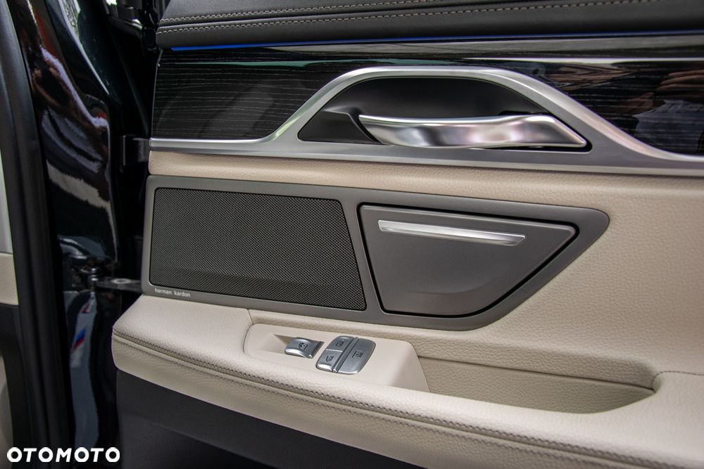 BMW Seria 7 740d xDrive - 28