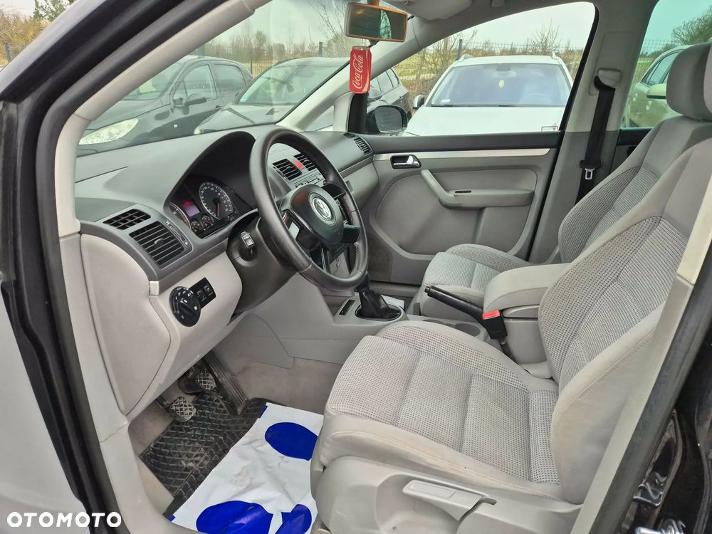 Volkswagen Touran 2.0 FSI Highline - 21