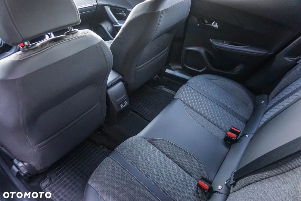 Peugeot 2008 1.2 PureTech Allure S&S - 27