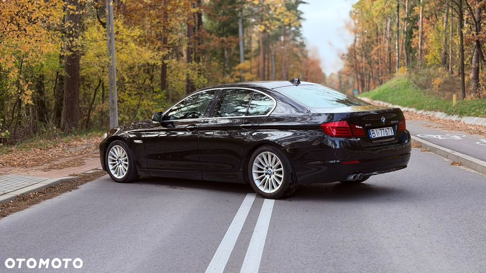 BMW Seria 5 530d xDrive - 14