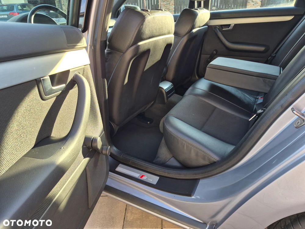 Audi A4 Limousine - 4