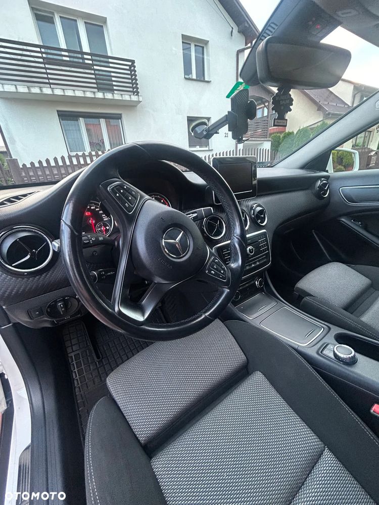 Mercedes-Benz GLA 200 d 7G-DCT - 6
