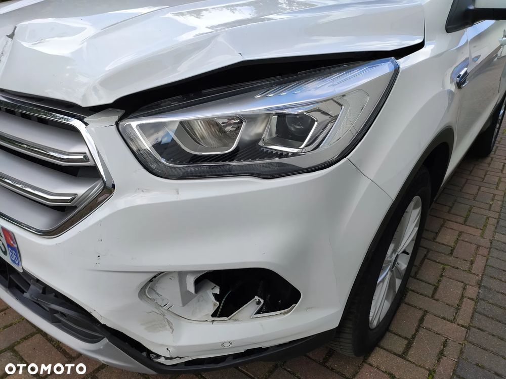 Ford Kuga 2.0 TDCi 2x4 Titanium - 25