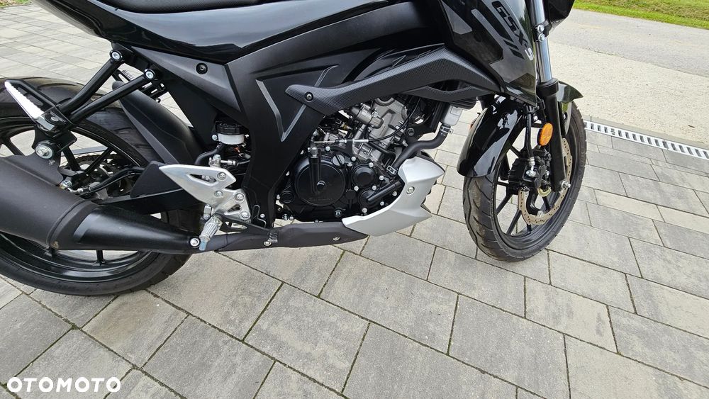Suzuki GSX - 12