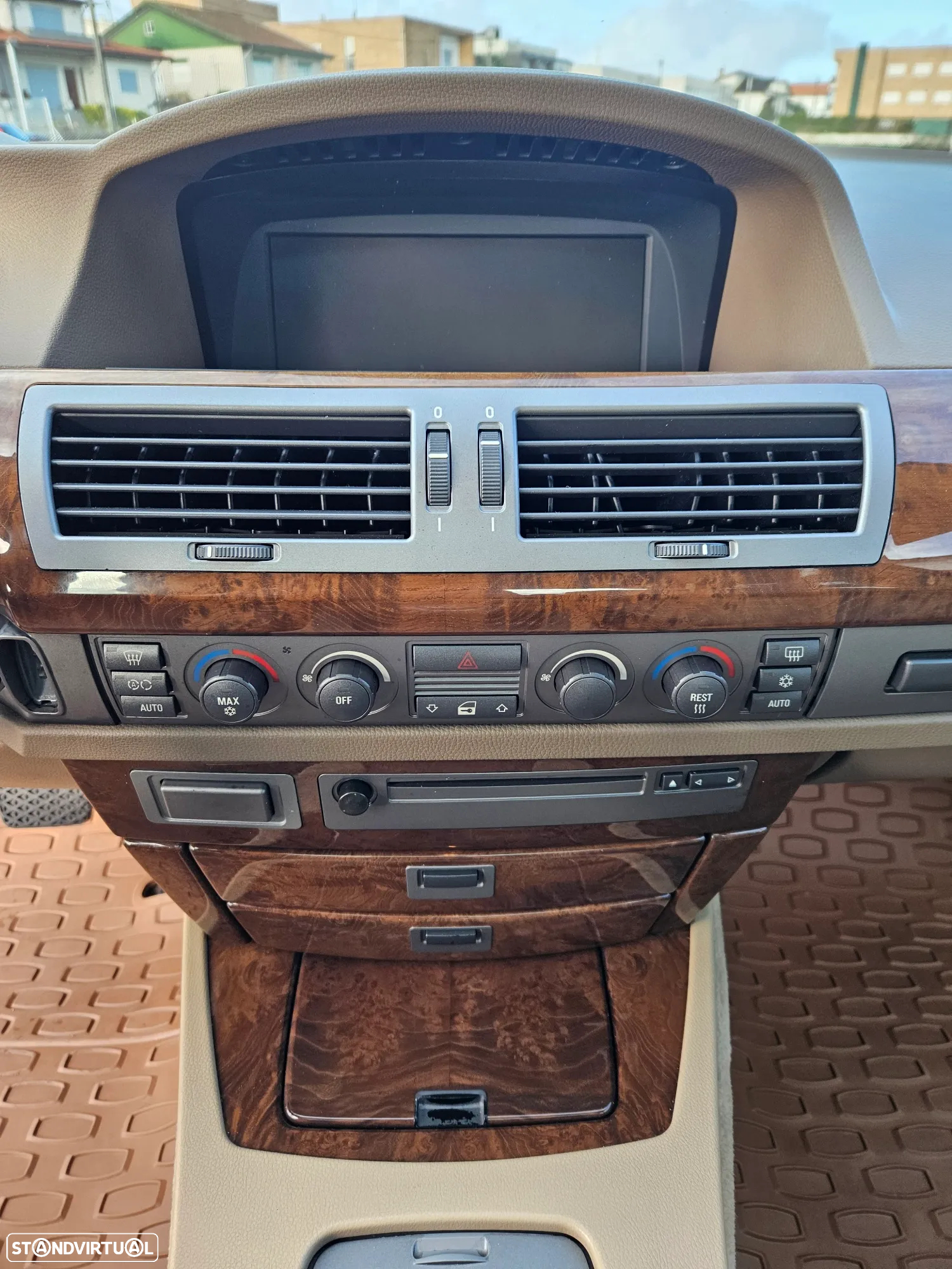 BMW 745 iA - 14