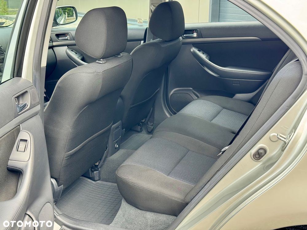 Toyota Avensis 2.2 D-4D Sol Plus - 12
