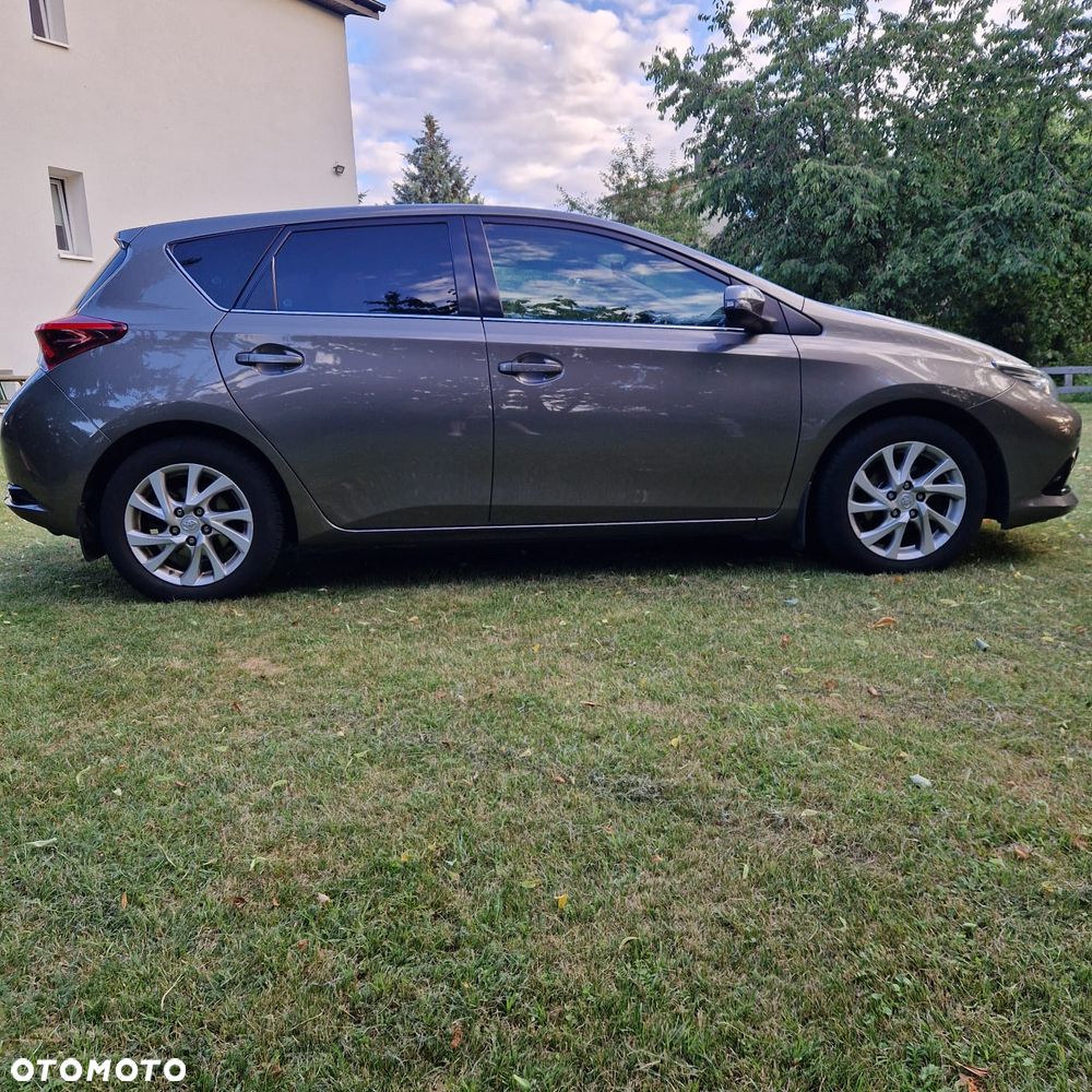 Toyota Auris 1.6 Premium - 2
