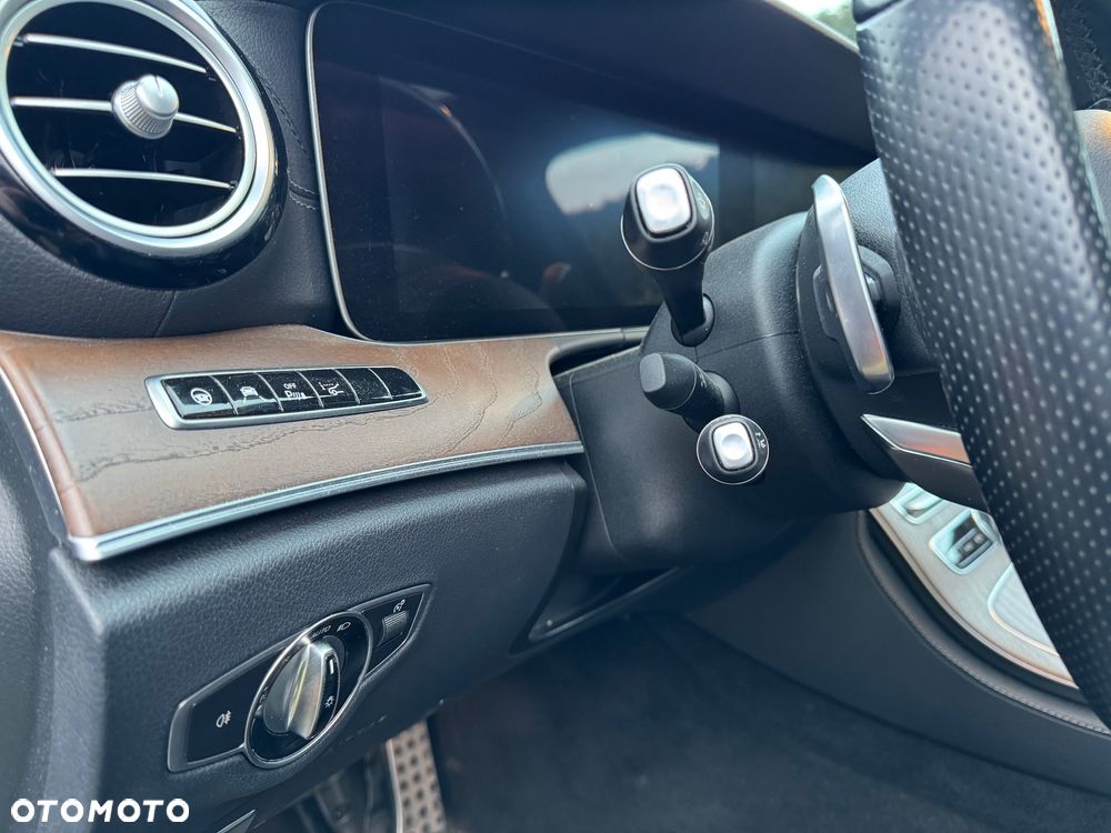 Mercedes-Benz Klasa E 400 4-Matic 9G-TRONIC - 39