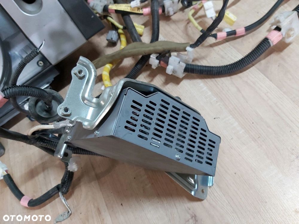 Toyota FJ Cruiser wzmacniacz subwoofer box głośnik - 4