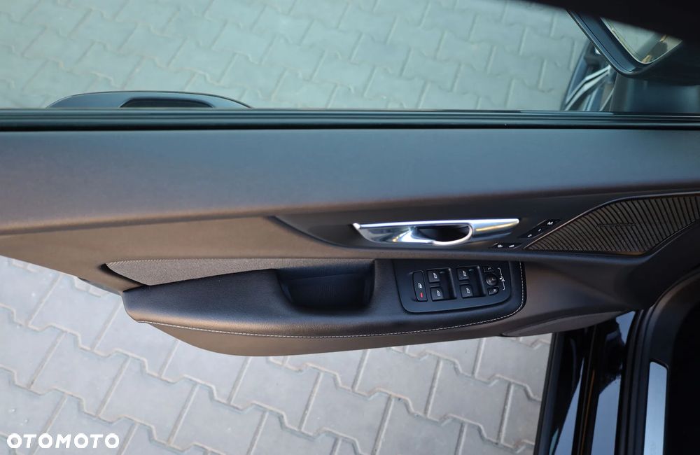 Volvo V60 T8 AWD Twin Engine Geartronic R-Design - 19