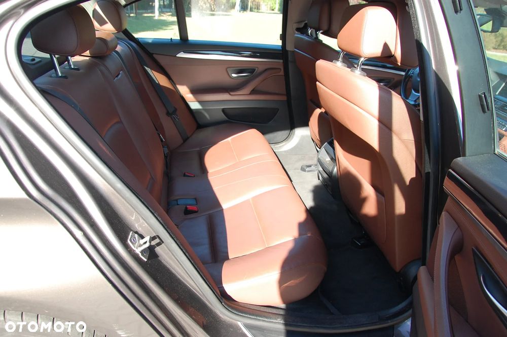 BMW Seria 5 525d - 15