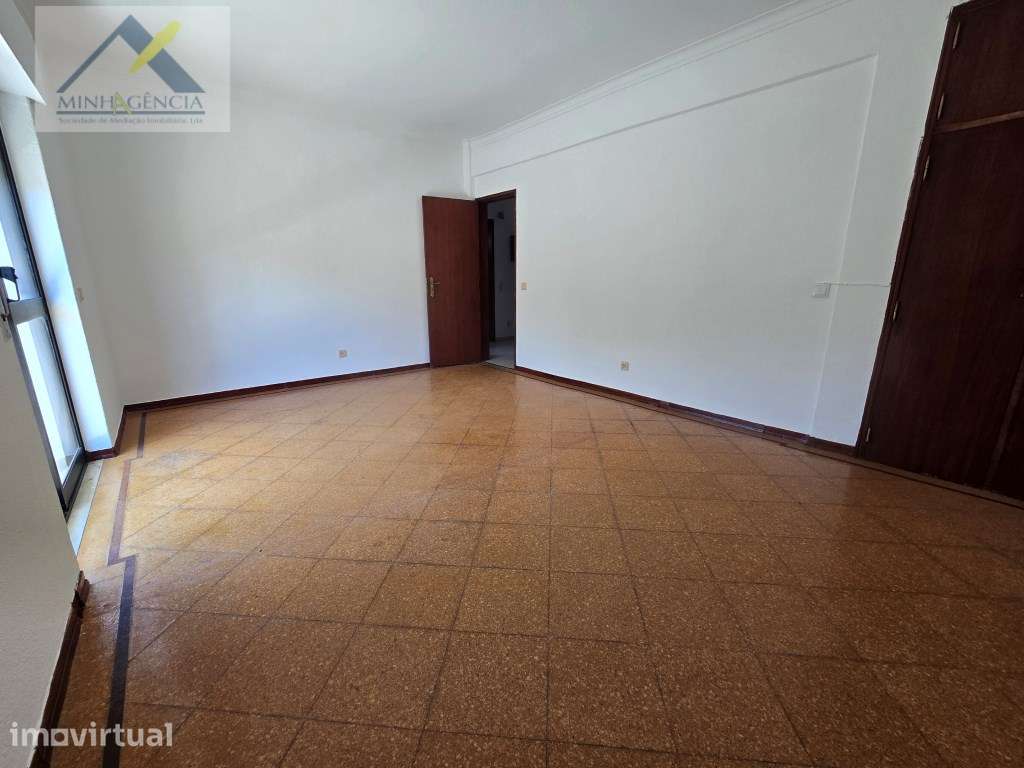 Andar de moradia T2 com garagem no Bairro Padre Nabeto em Palmela - Grande imagem: 5/14