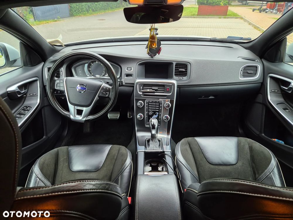 Volvo V60 D4 Drive-E R-Design Momentum - 13
