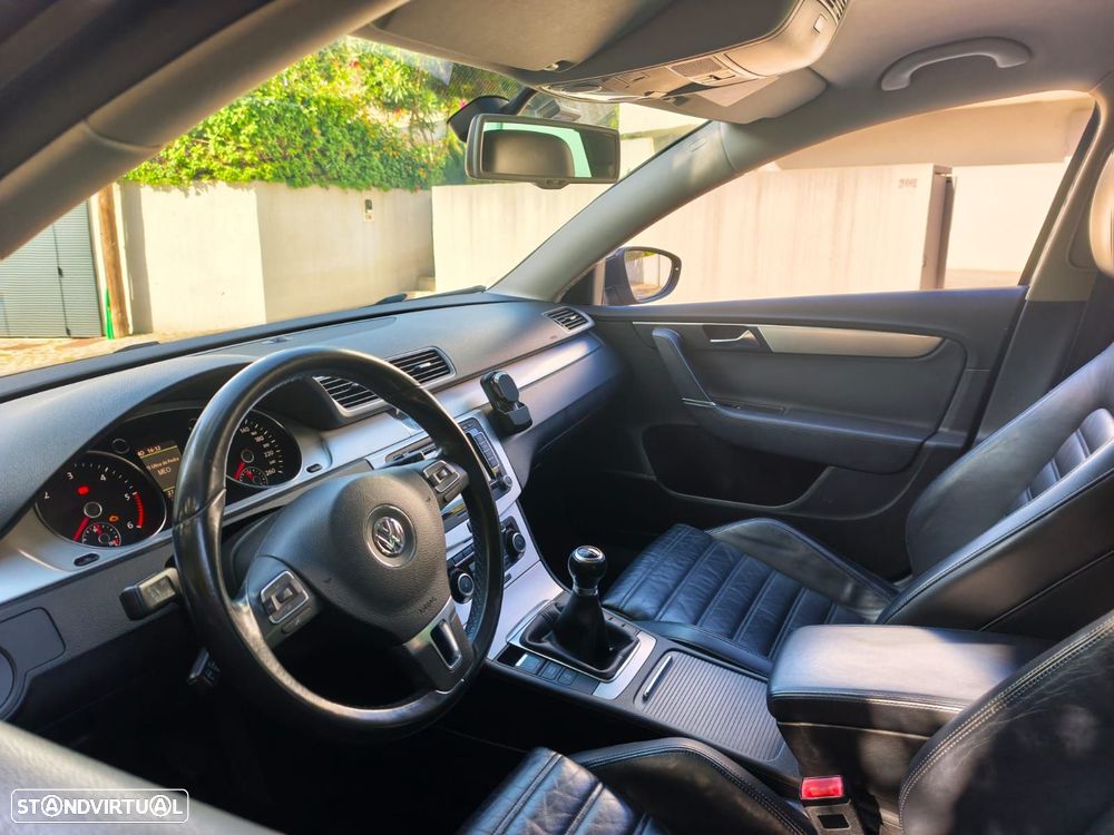 VW Passat Variant 2.0 TDI DPF Highline - 17