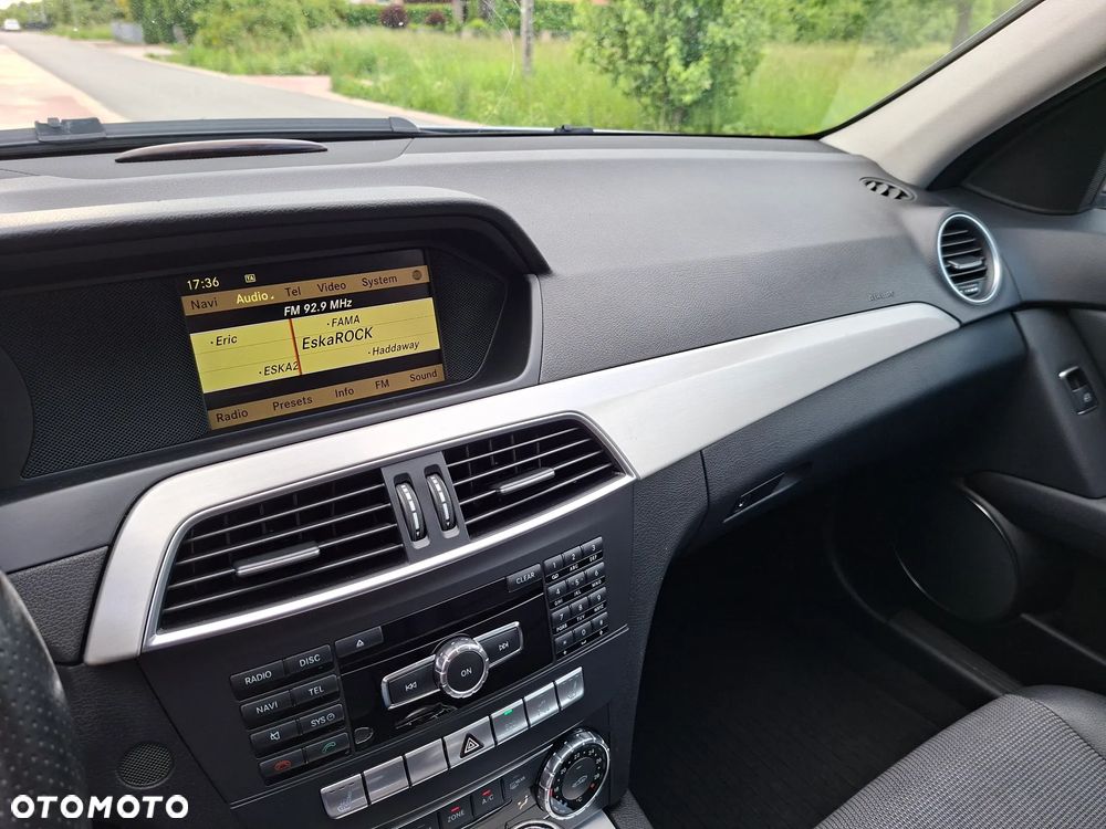 Mercedes-Benz Klasa C 180 CGI Automatik BlueEFFICIENCY Avantgarde - 34
