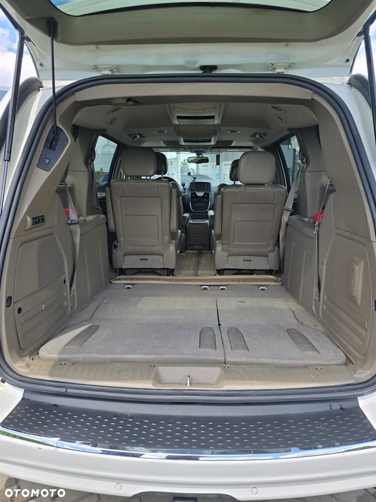 Chrysler Town & Country 3.6 Limited - 9