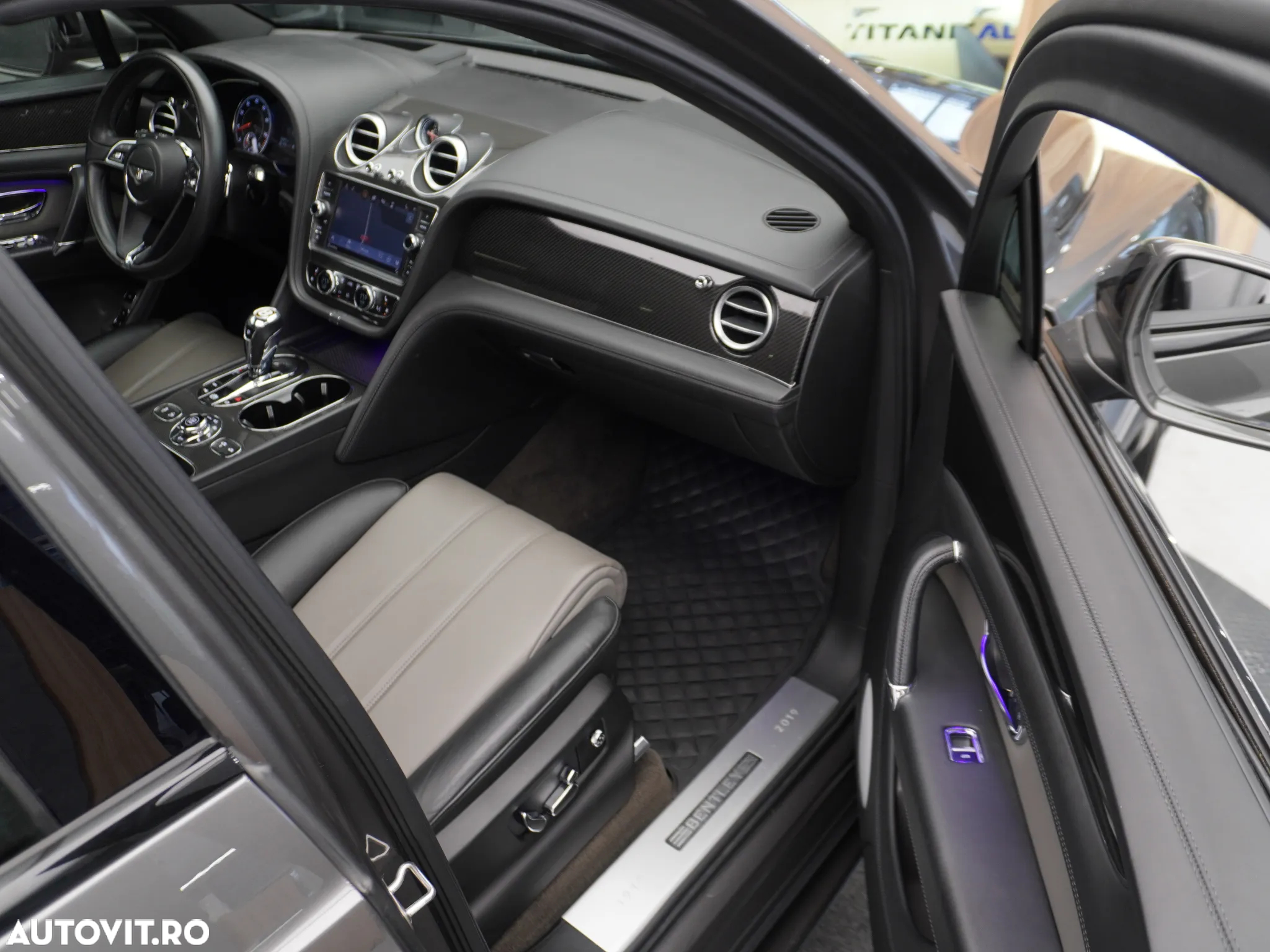 Bentley Bentayga - 27