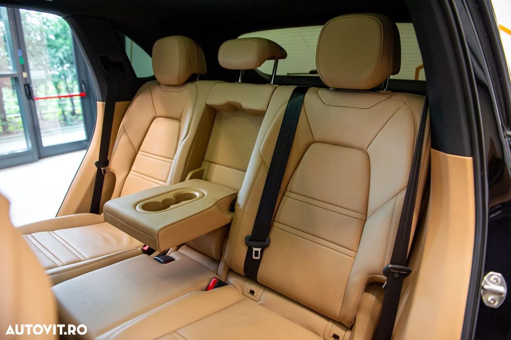Porsche Cayenne Standard - 8