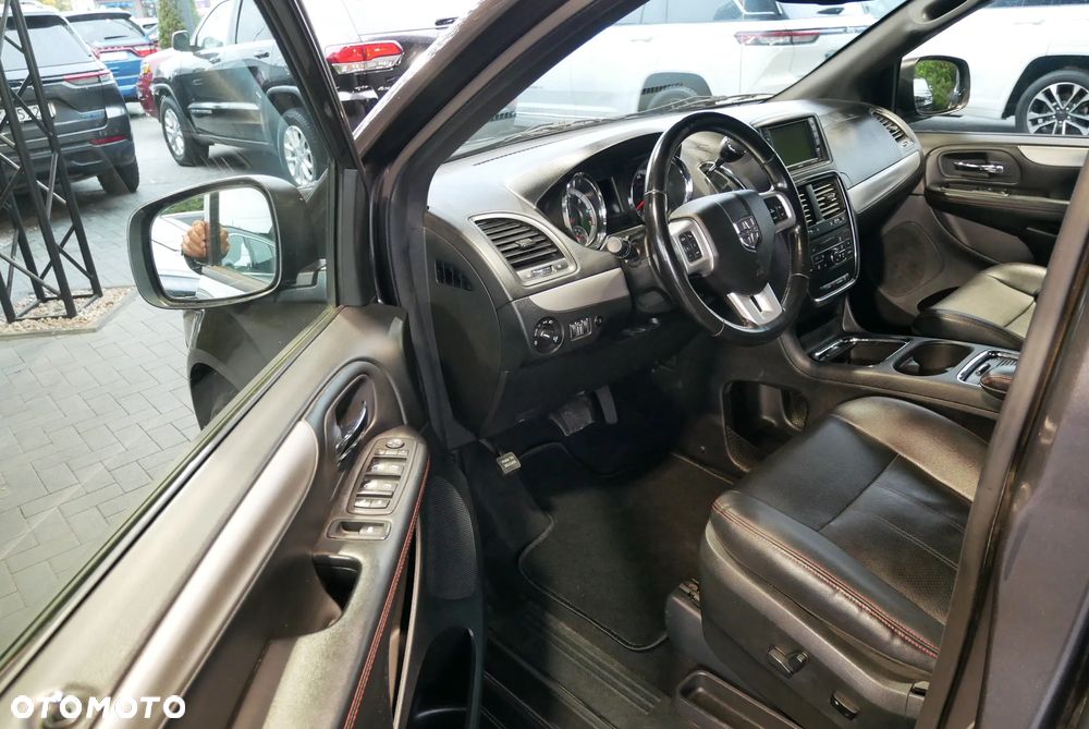 Dodge Grand Caravan - 9