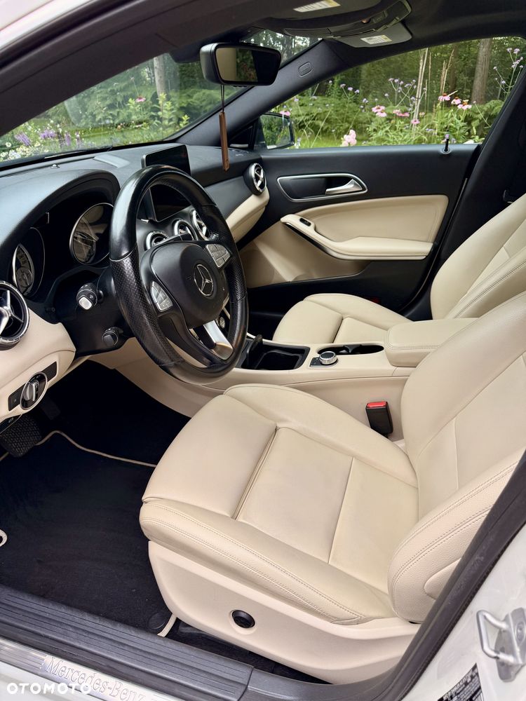 Mercedes-Benz CLA 250 7G-DCT Urban - 8