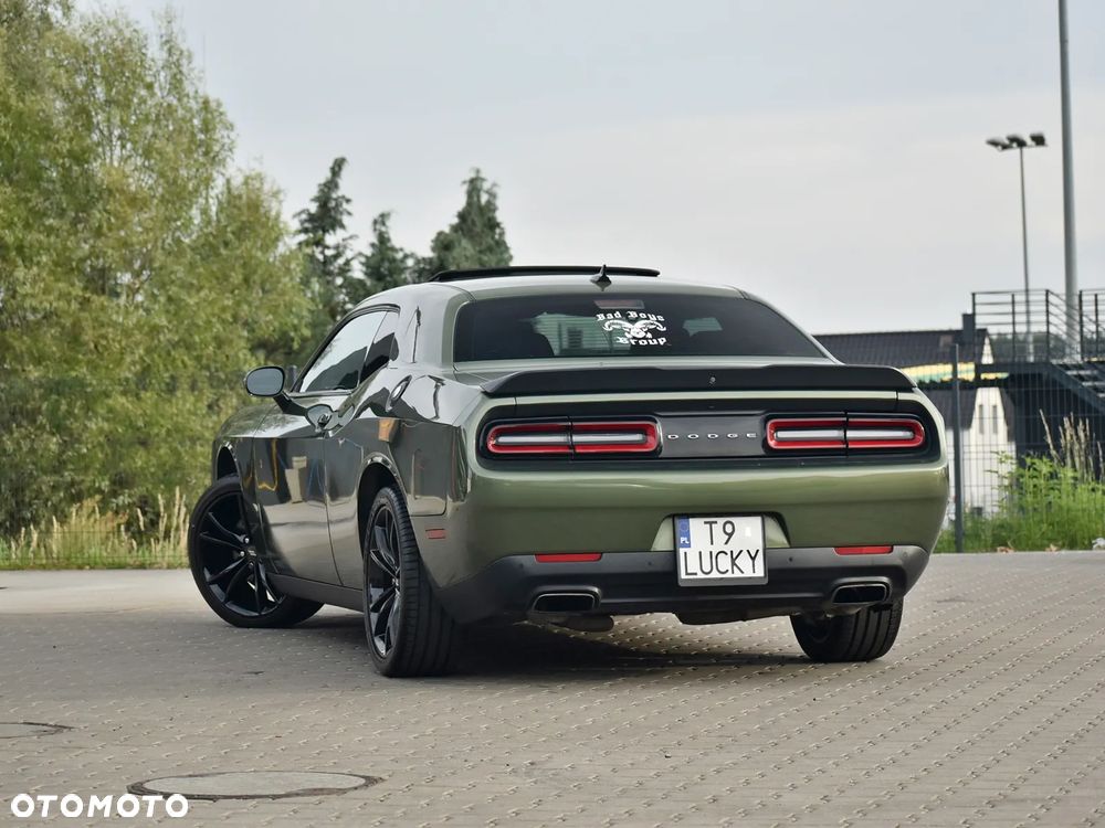 Dodge Challenger - 11