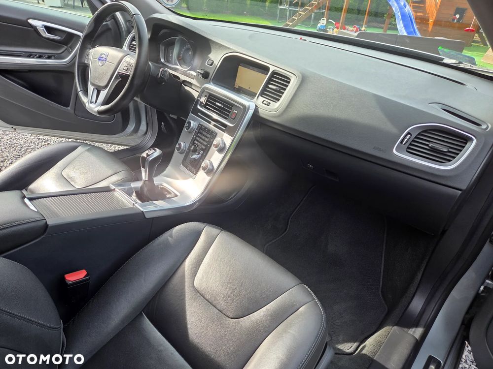 Volvo V60 D3 Drive-E Momentum - 14