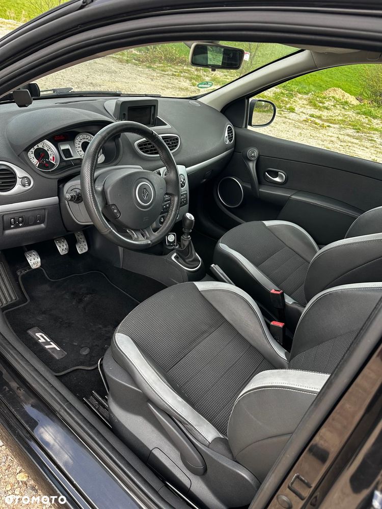 Renault Clio 1.6 16V 130 GT - 10