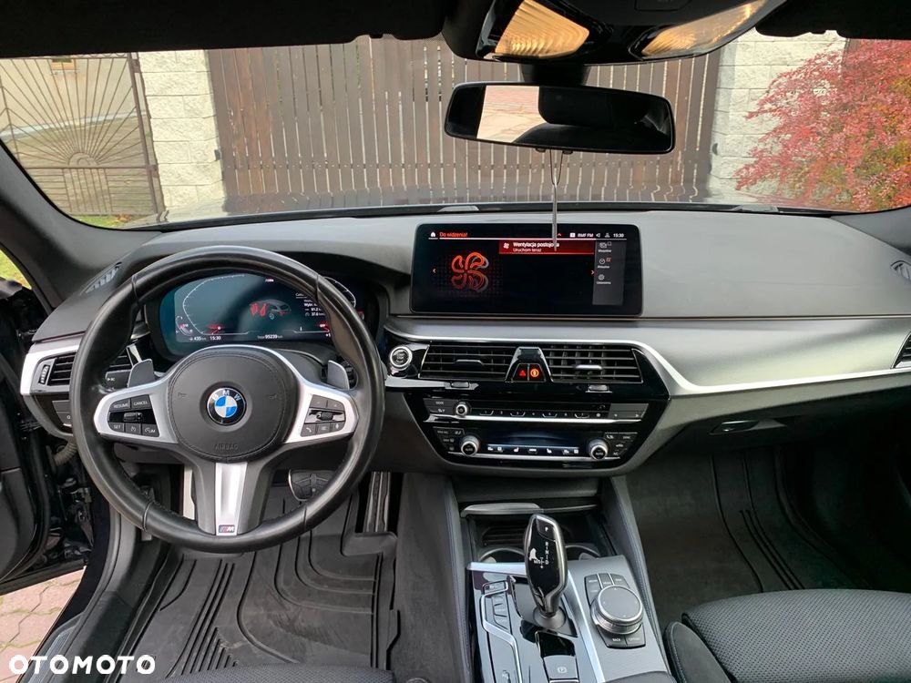 BMW Seria 5 540d xDrive Touring M Sport Edition - 4