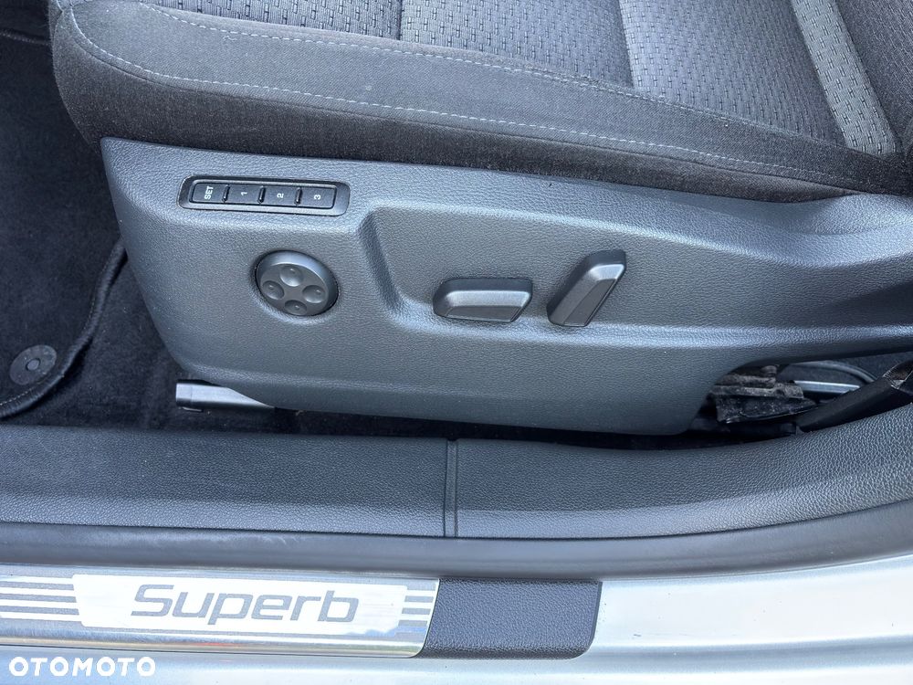 Skoda Superb 2.0 TSI Elegance DSG - 8