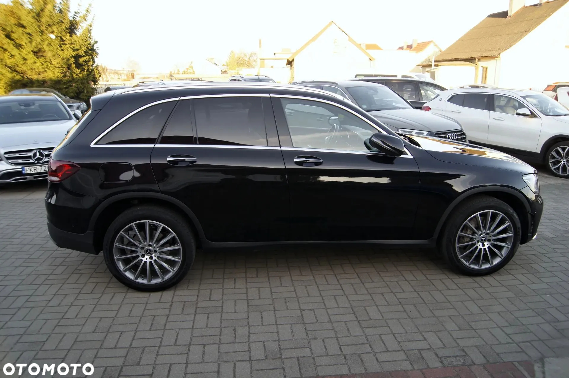 Mercedes-Benz GLC 300 e 4Matic 9G-TRONIC AMG Line Plus - 39